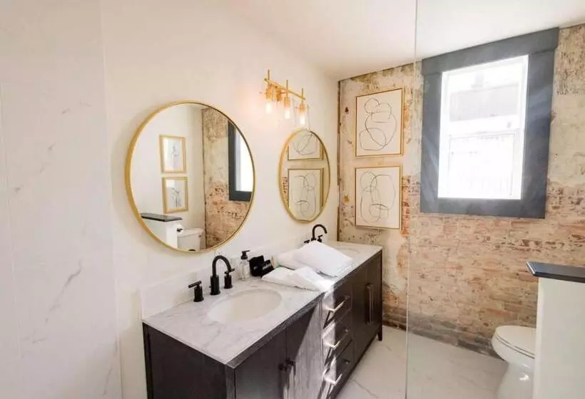 Hotelli Speakeasy 2 Room Suite