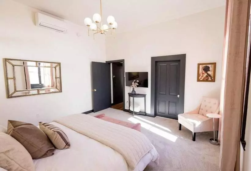 Hotelli Speakeasy 2 Room Suite