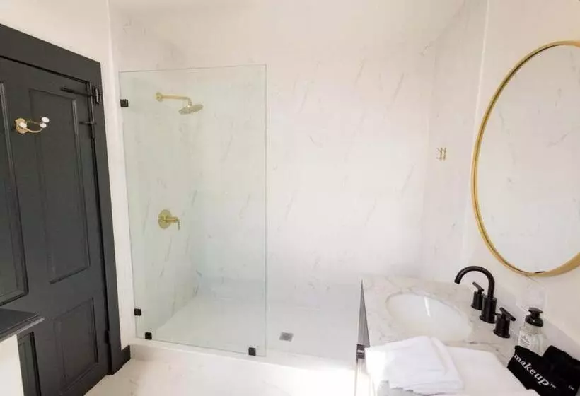 Hotelli Speakeasy 2 Room Suite