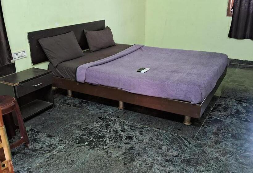 Отель The Grand Hospitality