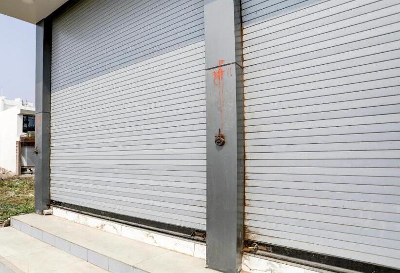 Oyo Hotel Ronak Place