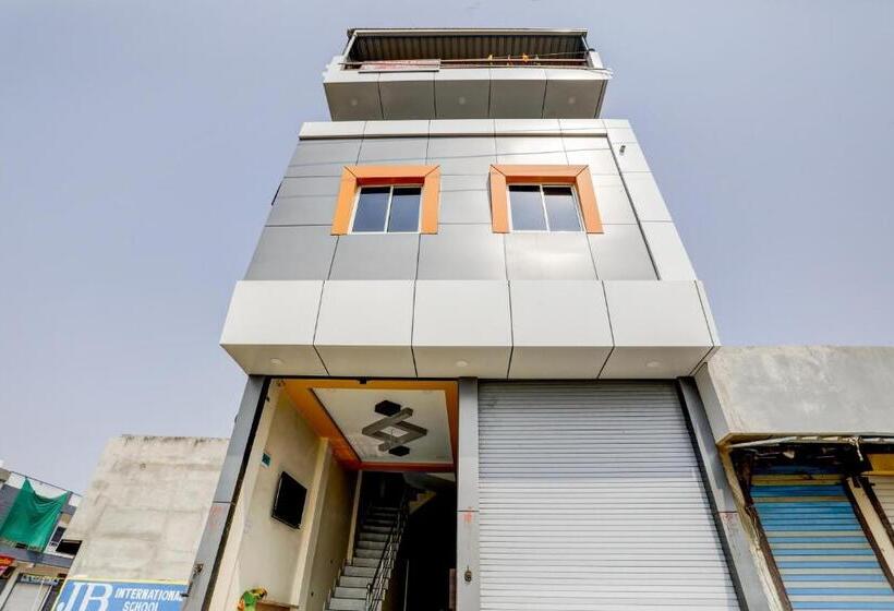 Oyo Hotel Ronak Place