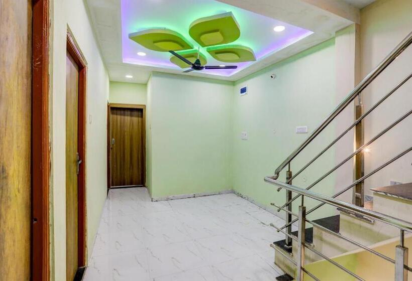 Oyo Hotel Ronak Place