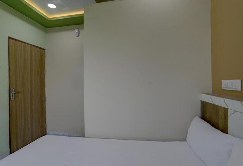 Oyo Hotel Ronak Place