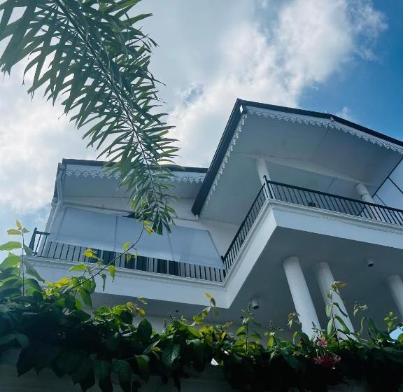 بنسيون Ramlyn Guesthouse & Restaurant