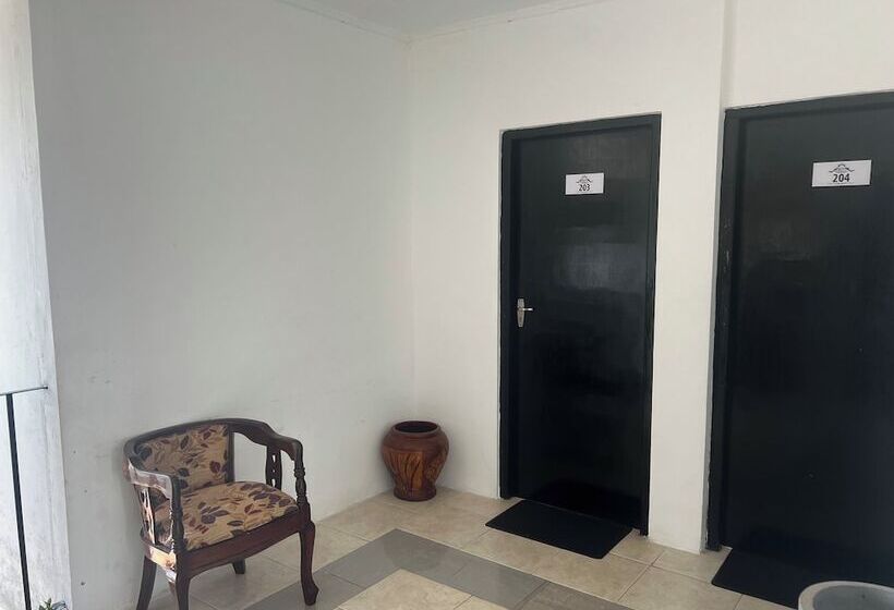 بنسيون Ramlyn Guesthouse & Restaurant