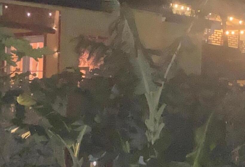 Bed and Breakfast Artsy Cabin On Organic Farm