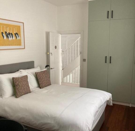 צימר Private Double Room With Ensuite, No Breakfast, Truro City Centre