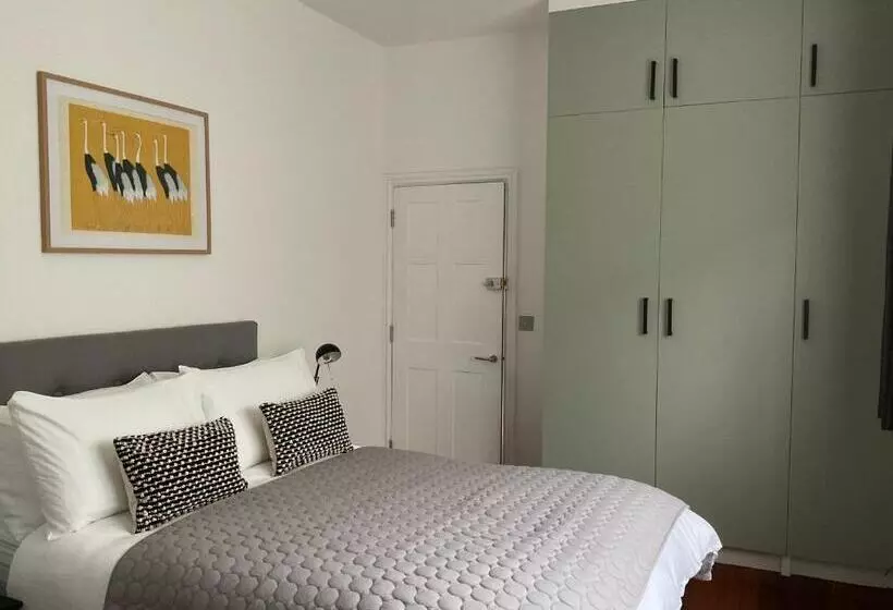 ベッドアンドブレックファースト Private Double Room With Ensuite, No Breakfast, Truro City Centre