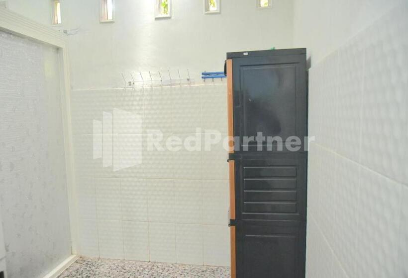 בית מלון כפרי Fanta Home At Pronojiwo Lumajang Redpartner