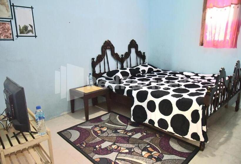 בית מלון כפרי Fanta Home At Pronojiwo Lumajang Redpartner
