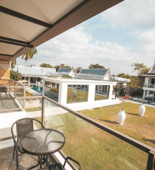 Отель Oasis Villa Pattaya