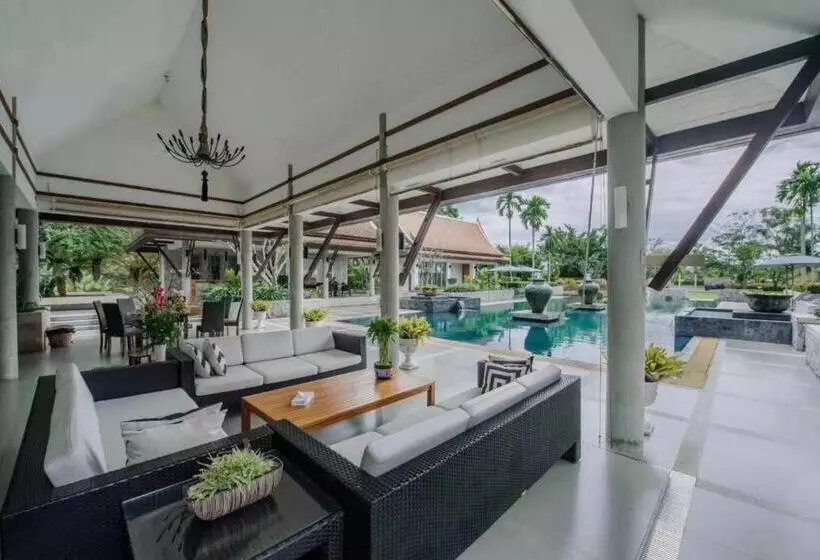 ホテル Oasis Villa Pattaya
