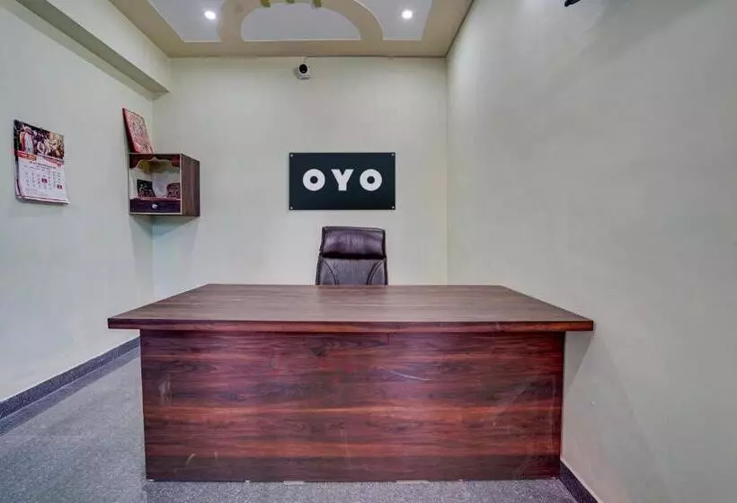 ホテル Oyo Flagship Hira Royal Palace And Lawn