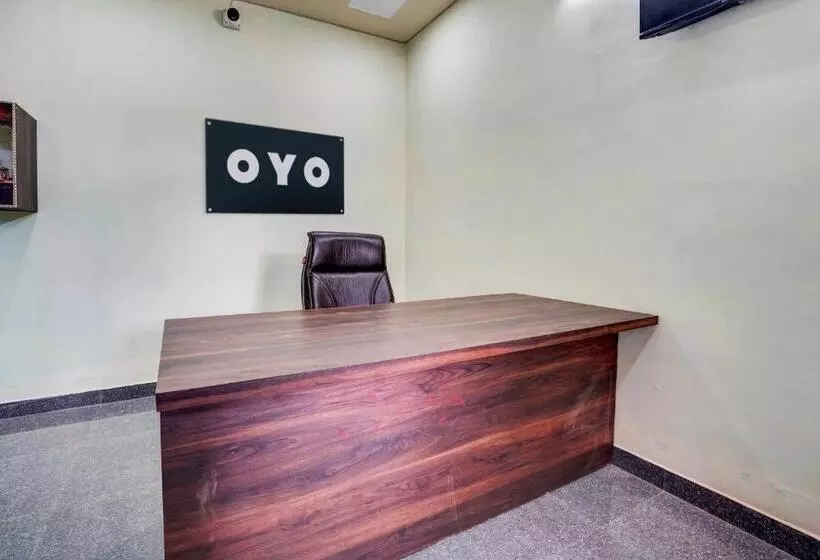 ホテル Oyo Flagship Hira Royal Palace And Lawn