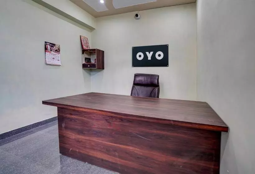 ホテル Oyo Flagship Hira Royal Palace And Lawn