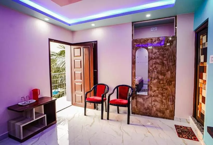 Hotelli River Leaf Inn Taki !! Luxurious Rooms With River Facing Private Balconies !!
