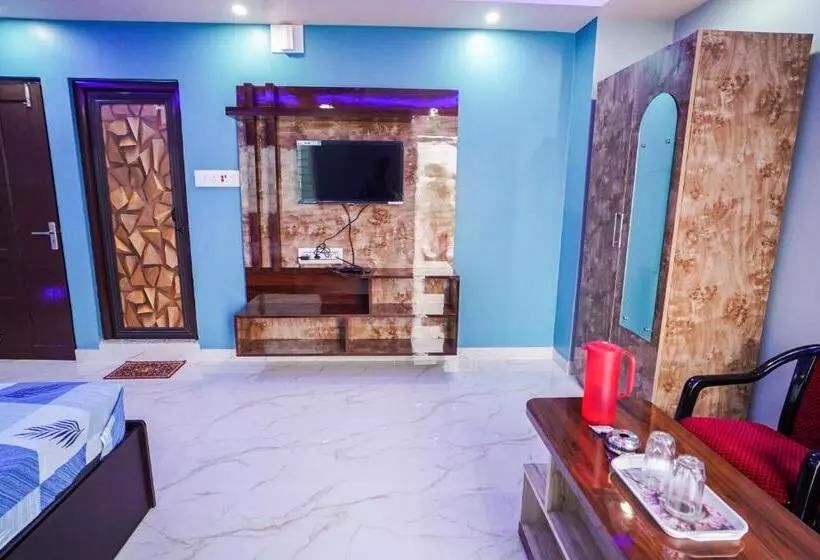 Hotelli River Leaf Inn Taki !! Luxurious Rooms With River Facing Private Balconies !!