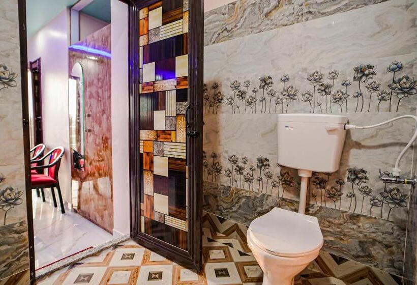 בית מלון כפרי River Leaf Inn Taki !! Luxurious Rooms With River Facing Private Balconies !!