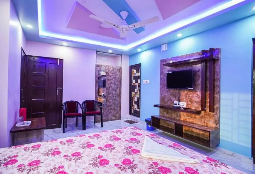 Hotelli River Leaf Inn Taki !! Luxurious Rooms With River Facing Private Balconies !!