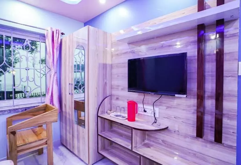 Hotelli River Leaf Inn Taki !! Luxurious Rooms With River Facing Private Balconies !!