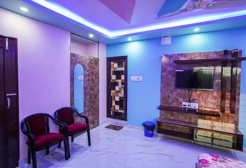 Hotelli River Leaf Inn Taki !! Luxurious Rooms With River Facing Private Balconies !!