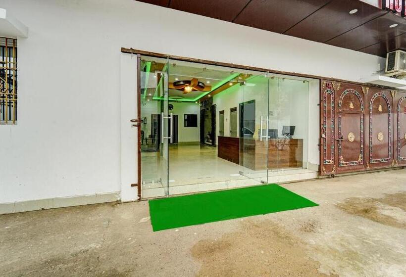 Oyo Flagship Dev Laxmi Palace Hotel & Banquet