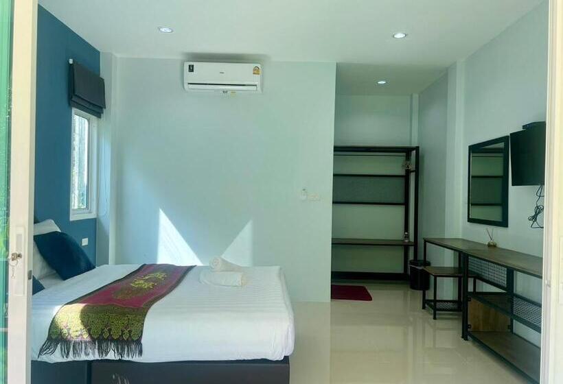 Resort Otel บ้านพักชายคลอง @บางปู สามร้อยยอด