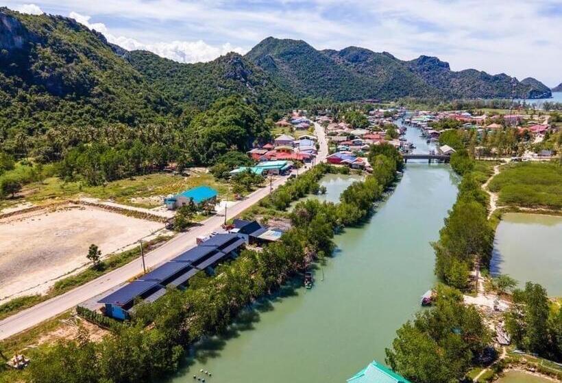 Resort บ้านพักชายคลอง @บางปู สามร้อยยอด