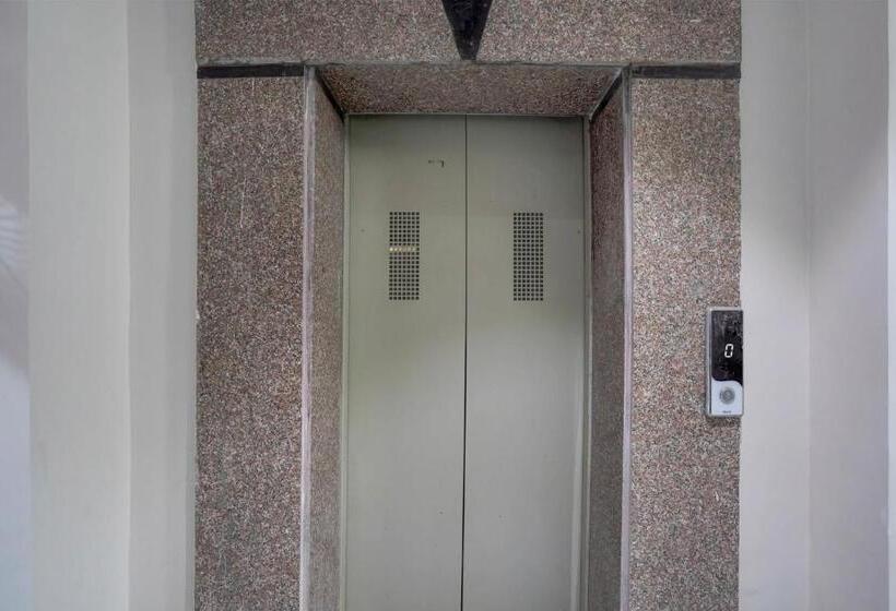 Townhouse Oak Hotel Comfortable Inn