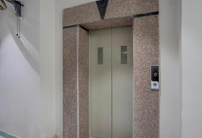 Townhouse Oak Hotel Comfortable Inn