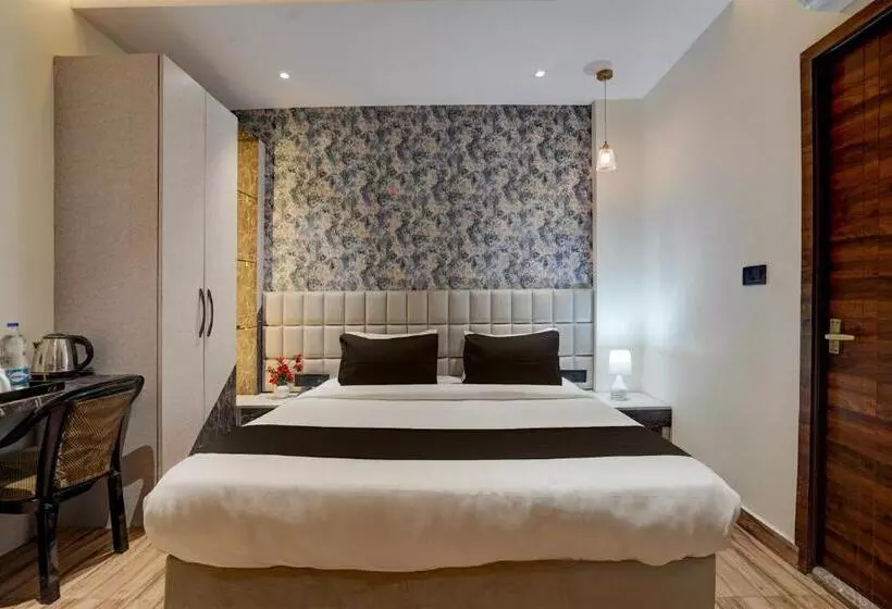 Townhouse Oak Hotel Comfortable Inn
