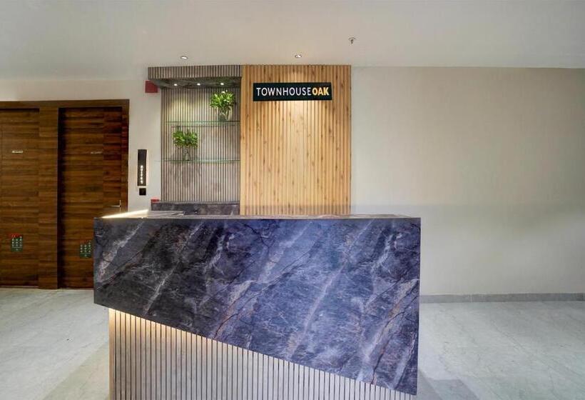 Townhouse Oak Hotel Comfortable Inn