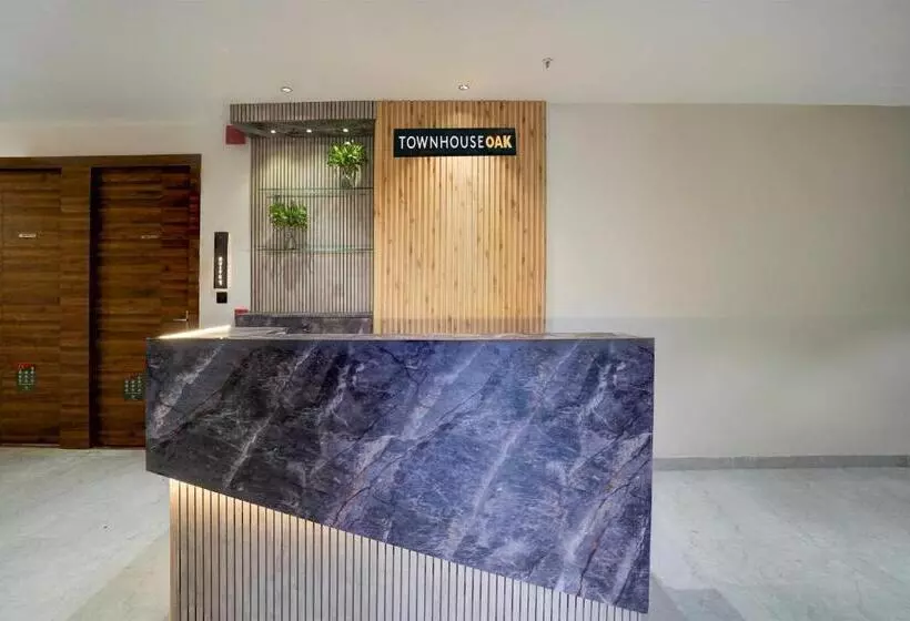 Townhouse Oak Hotel Comfortable Inn