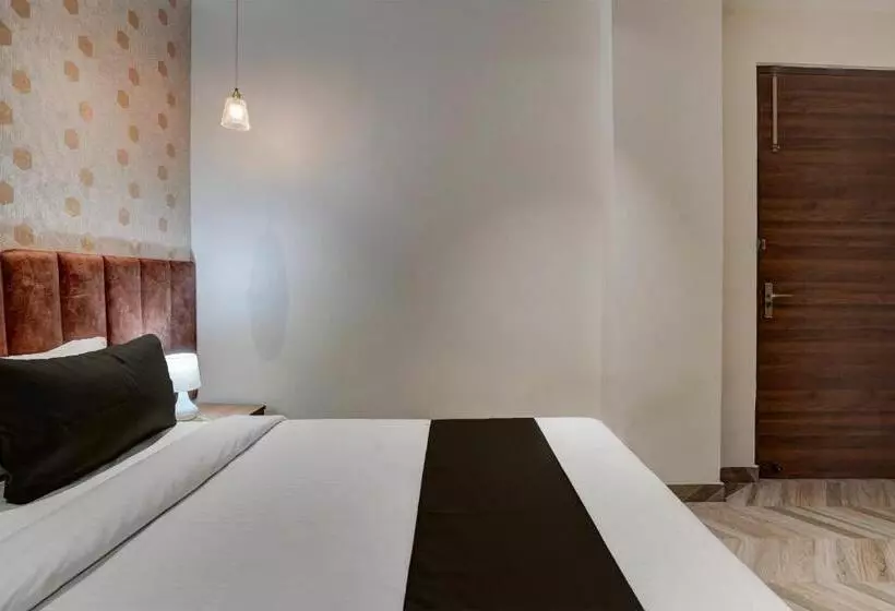 Townhouse Oak Hotel Comfortable Inn