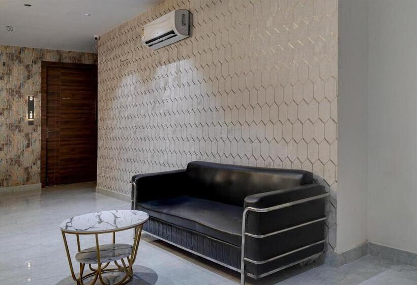 Townhouse Oak Hotel Comfortable Inn