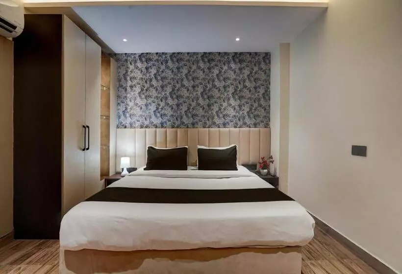 Townhouse Oak Hotel Comfortable Inn