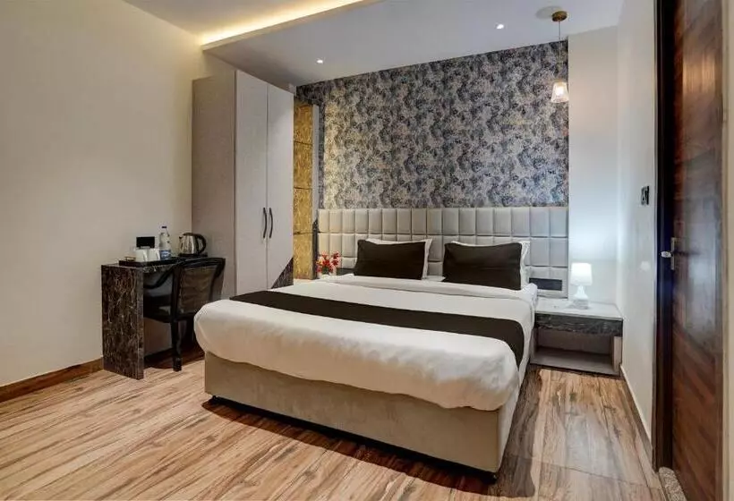 Townhouse Oak Hotel Comfortable Inn