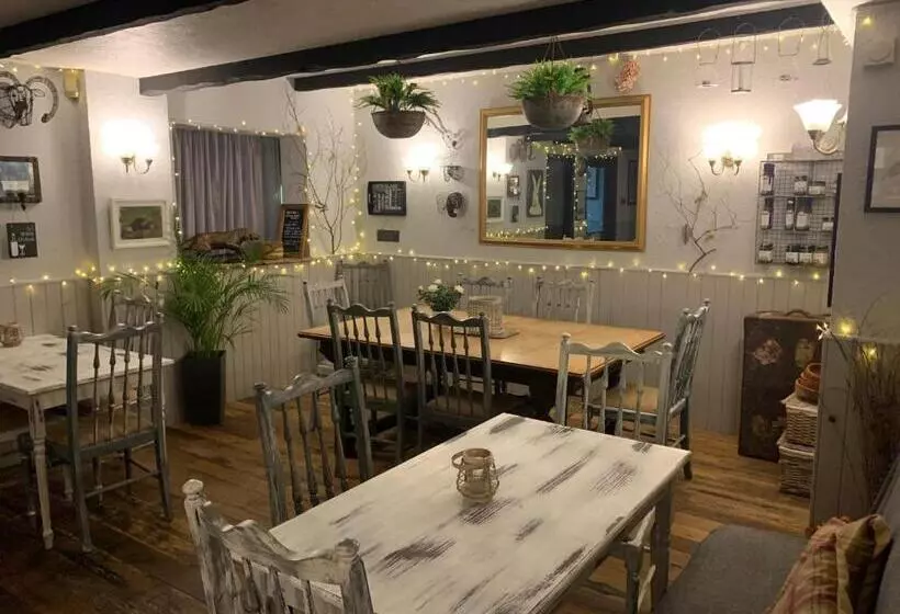 تختخواب و صبحانه Molesworth Arms Pyworthy