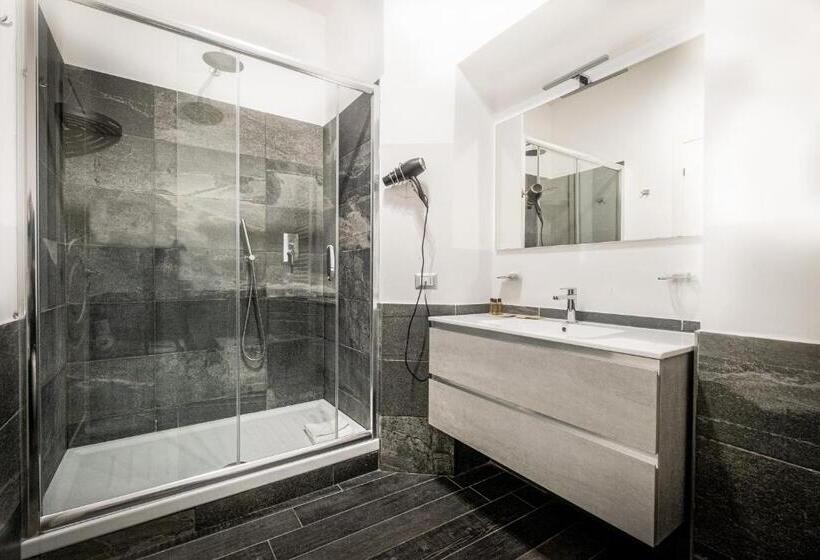 مسافرخانه Arch Rome Suites