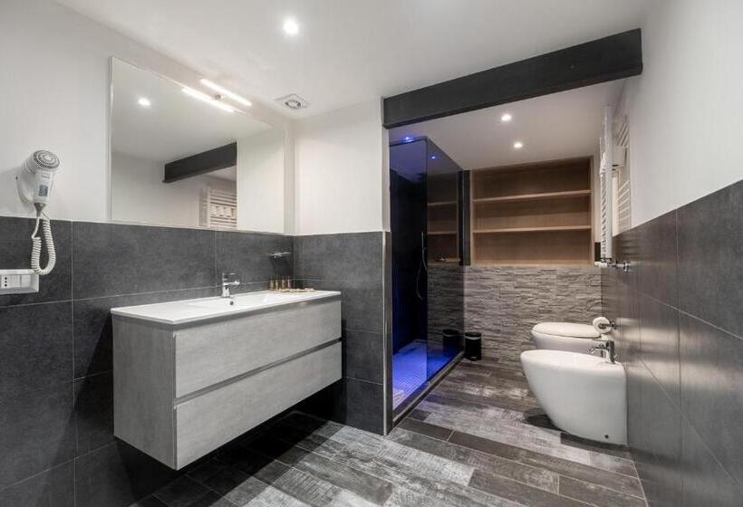 مسافرخانه Arch Rome Suites