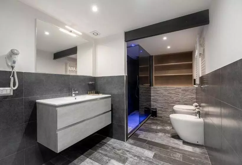 مسافرخانه Arch Rome Suites