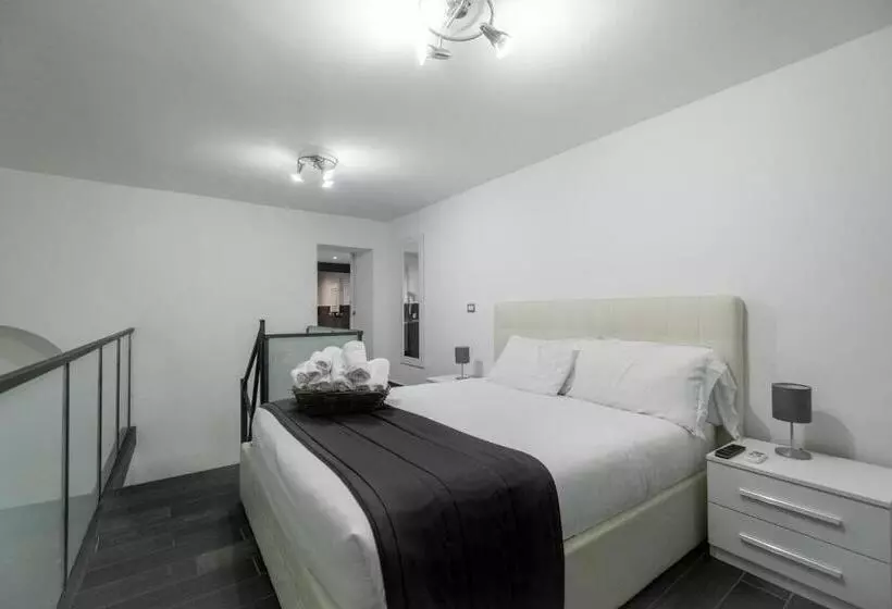 مسافرخانه Arch Rome Suites