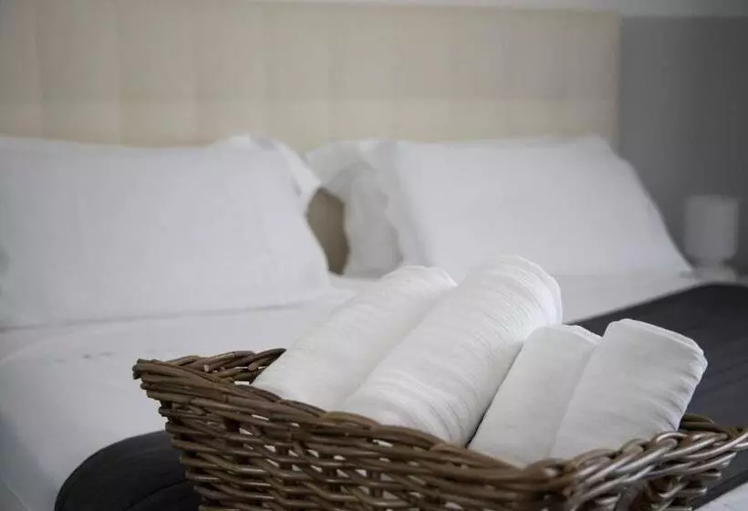 مسافرخانه Arch Rome Suites