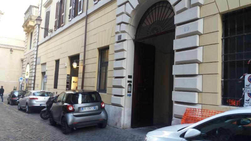 مسافرخانه Arch Rome Suites