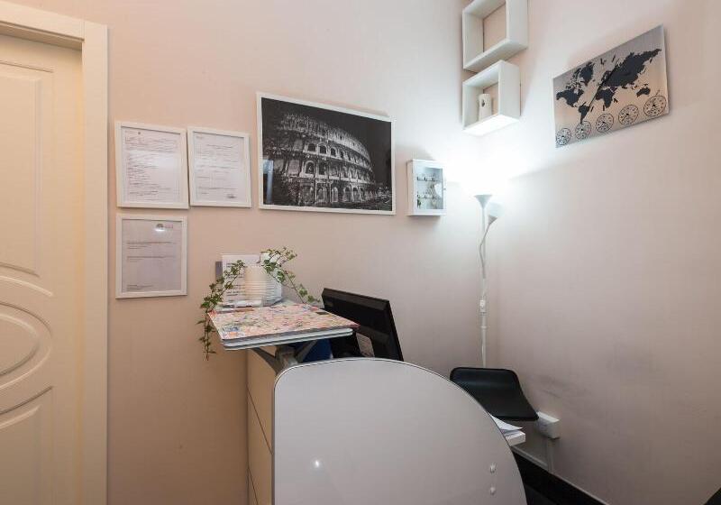 مسافرخانه Arch Rome Suites