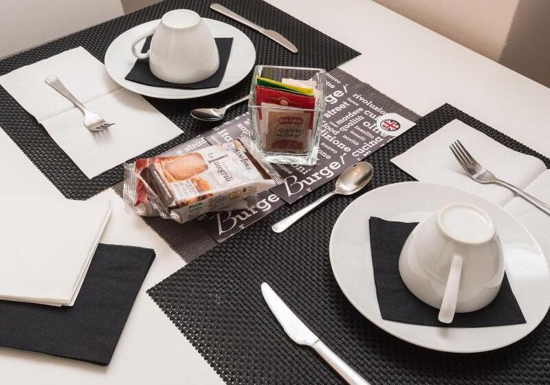 مسافرخانه Arch Rome Suites