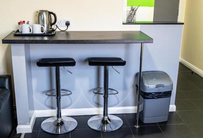 Lymedale Suites Studios & Aparthotel In Newcastle Under Lyme & Stoke