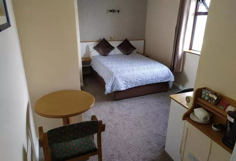 Majatalo Tigh Fitz Bed & Breakfast