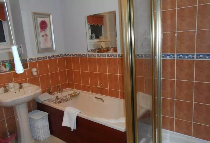 Rose Villa Bed And Breakfast